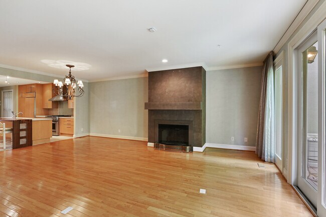 Building Photo - EXQUISITE VININGS/SMYRNA 3B/3.5BA W/ ELEVA...