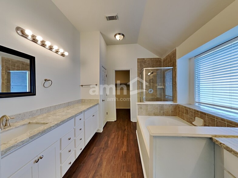 Building Photo - 2602 Port Carissa Dr