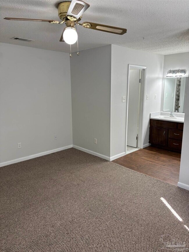 Building Photo - 8410 Williamsburg Cir