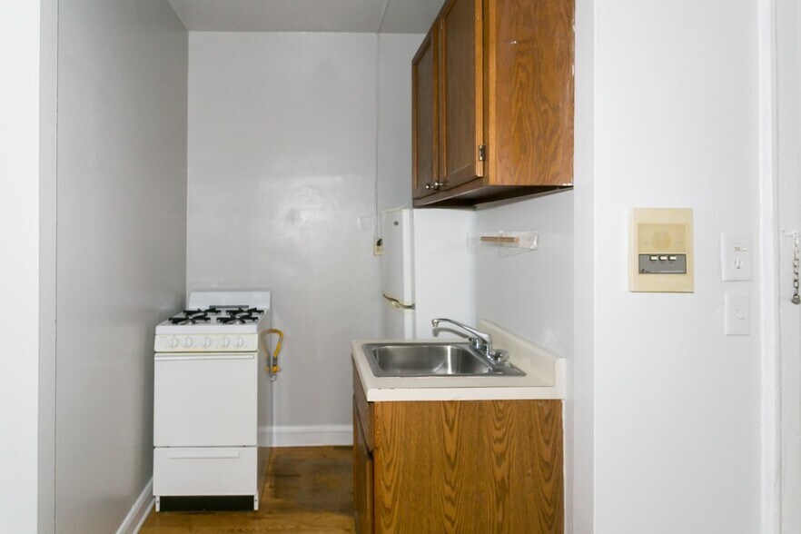 Building Photo - 2849 N Burling St