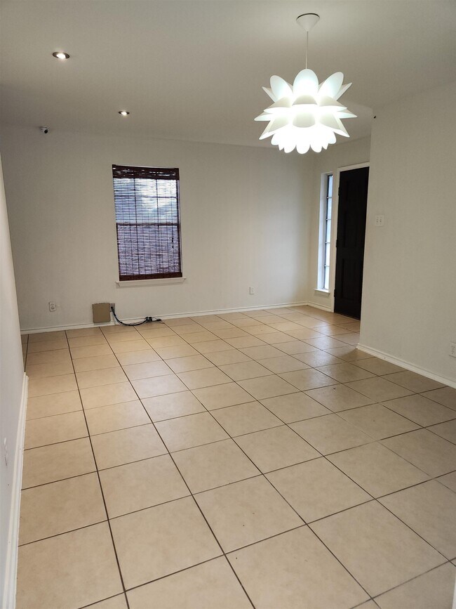 Building Photo - 1701 Port Lavaca St