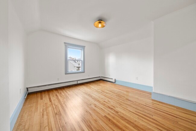 Building Photo - 69 Endicott St