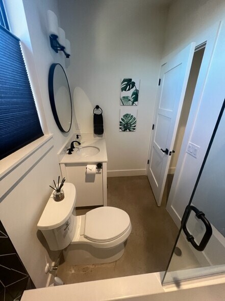 Secondary Bath - 3003 Birdwood Cir