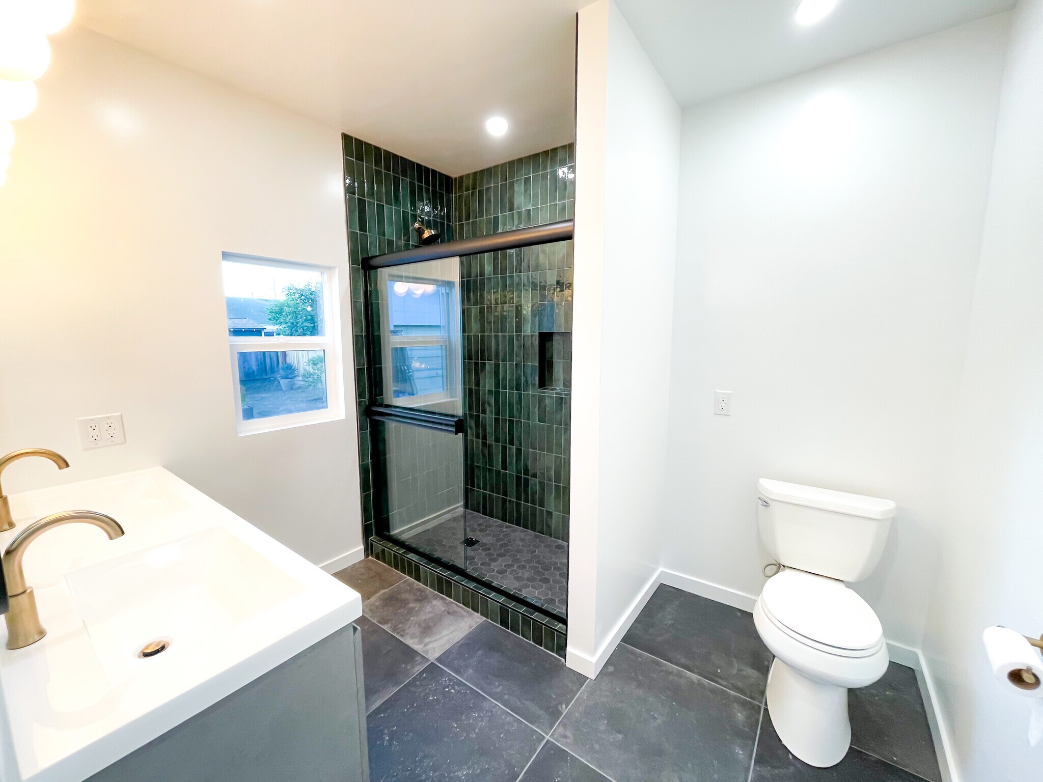 Master Bathroom - 162 Comstock Dr