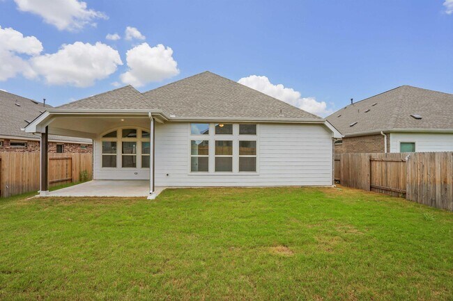 Building Photo - 335 Spinnaker Loop