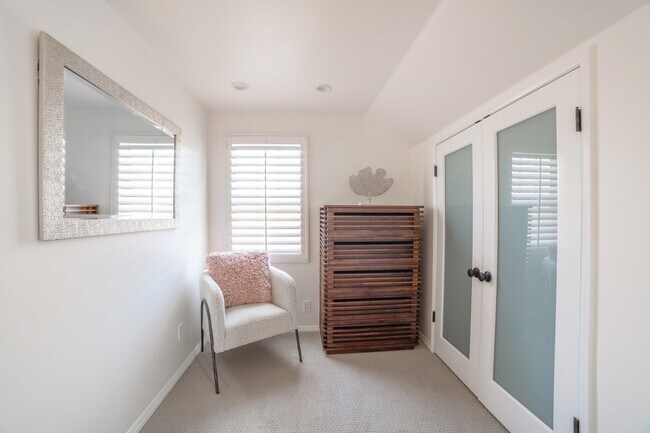 Building Photo - 204 30th St