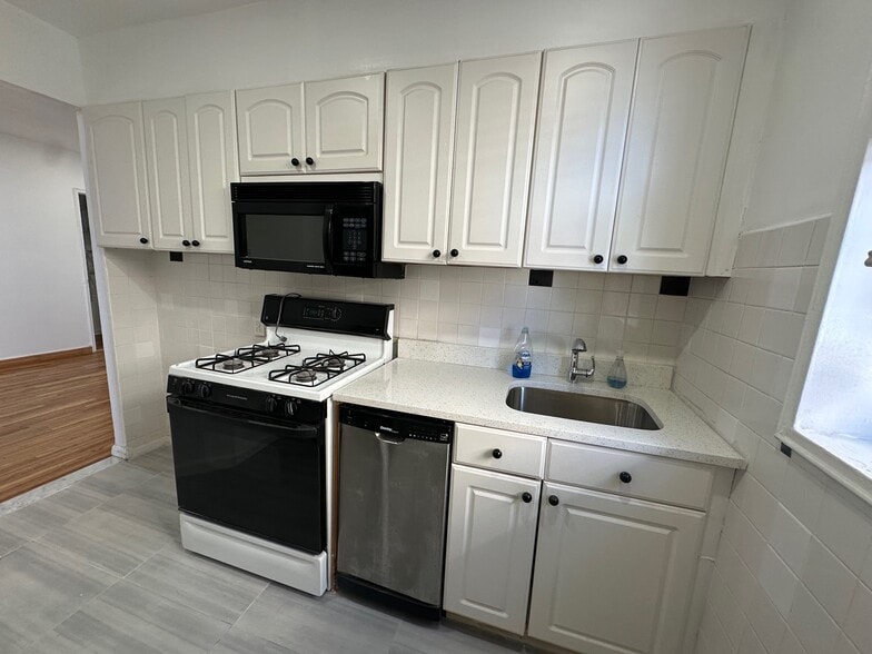 Building Photo - 150 West End Ave