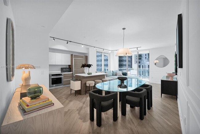 Building Photo - 1100 S Miami Ave