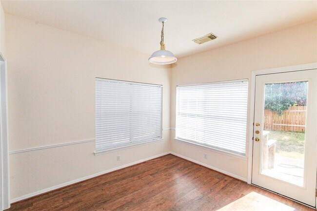 Building Photo - 5921 Back Bay Ln