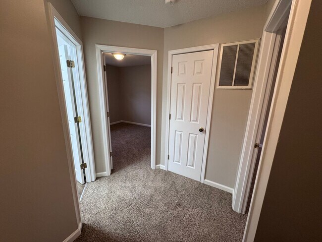 Building Photo - 2 Bed 1.5 Bath Apartment in Benton
