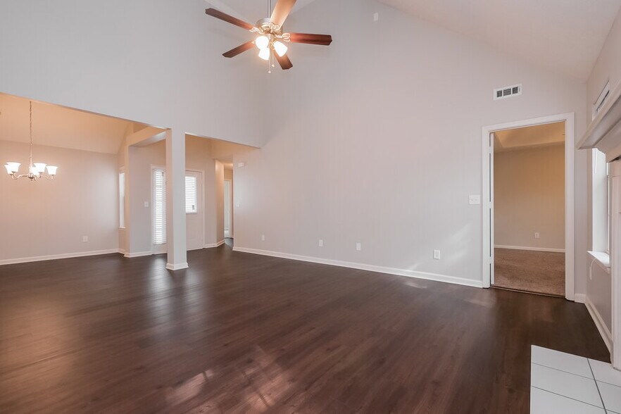 Building Photo - 204 Coldsprings Ct