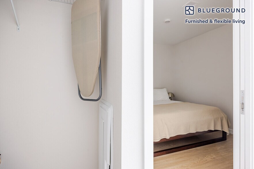 Building Photo - 200 Mesnager St