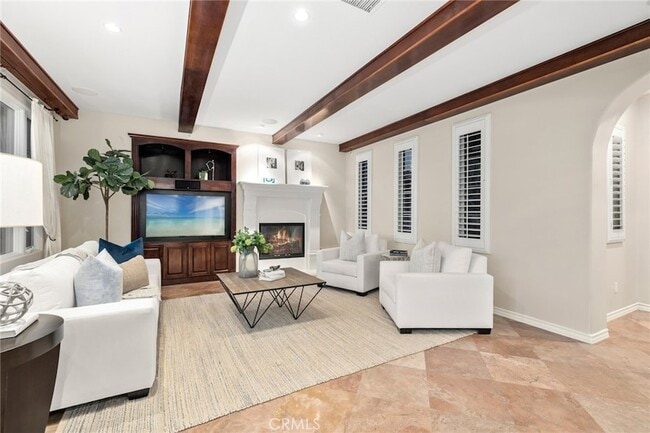 Building Photo - 33 Tall Hedge