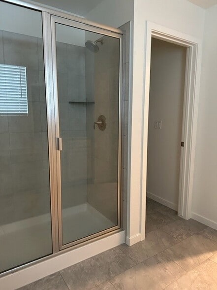 master bath - 11000 Uvalda St