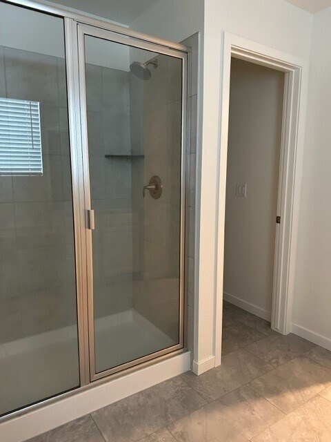 master bath - 11000 Uvalda St