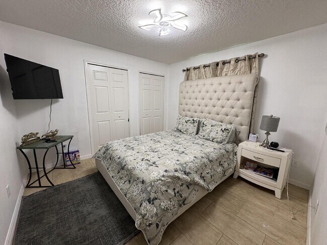 Building Photo - Spacious 4-Bedroom Oasis with 3 Full Baths in the Beautiful Community of Indian Lakes in St. Clou...