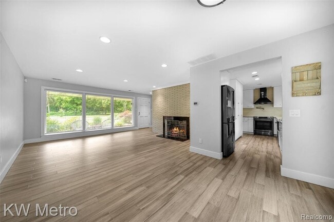 Building Photo - 4096 Chestnut Hill Dr