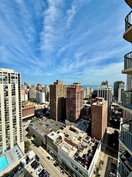 Building Photo - 111 W Maple St