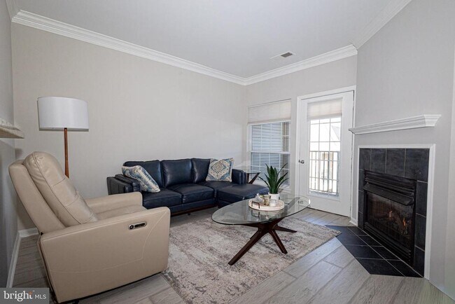 Building Photo - 4854 Eisenhower Ave