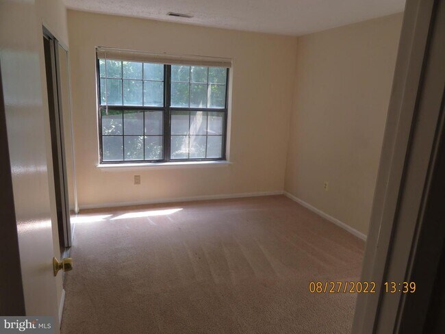 Building Photo - 1645 Carriage House Terrace