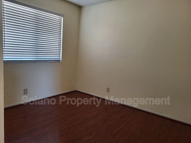Building Photo - 125 Serpentine Dr