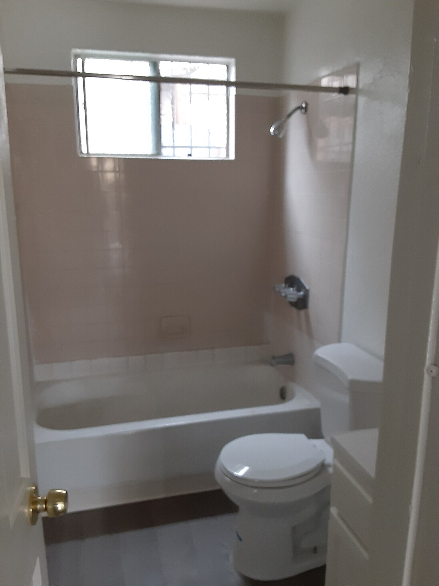 Building Photo - 833 W 79th St