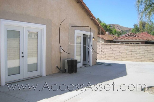 Building Photo - Charming 3 Bed/2 Bath Home In Desirable Ch...