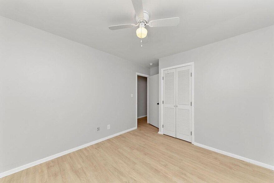 Bright and cheerful bedrooms with ceiling fans and solid surface flooring - 11 Lawndale Ave