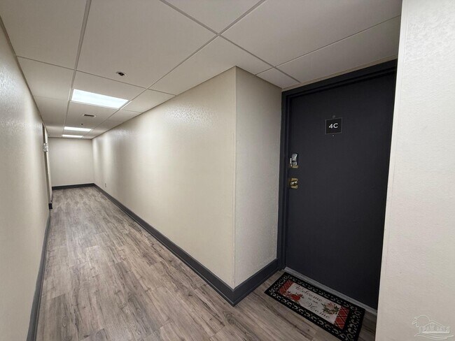 Building Photo - 1200 Fort Pickens Rd