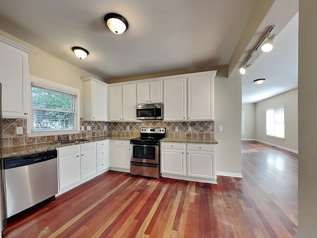 Building Photo - 64 Kenyon St SE