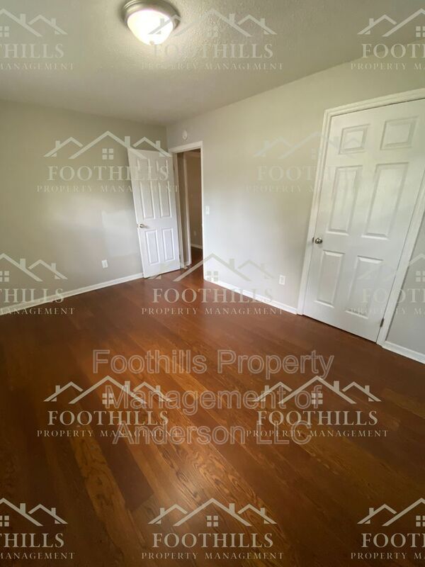 Building Photo - 304 Wildwood Drive -Unit A