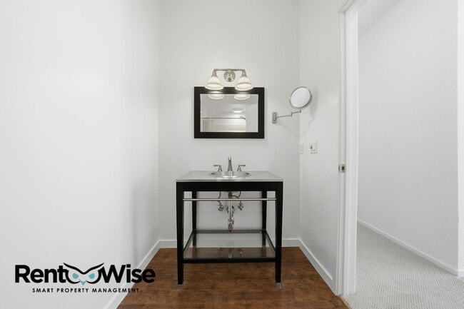 Building Photo - 2060 Sutter St