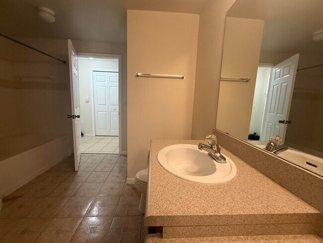 Building Photo - 2801 Chancellorsville Dr