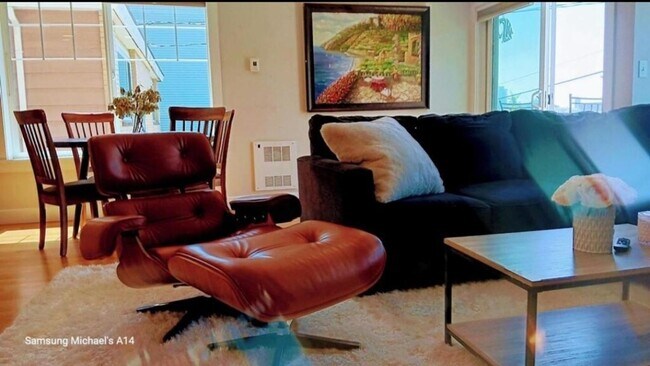 Building Photo - East Lake Town House