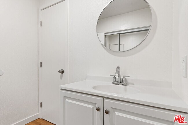 Building Photo - 836 Ashland Ave