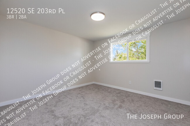 Building Photo - 12520 SE 203 Pl