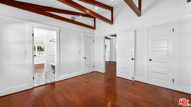 Building Photo - 915 Palms Blvd