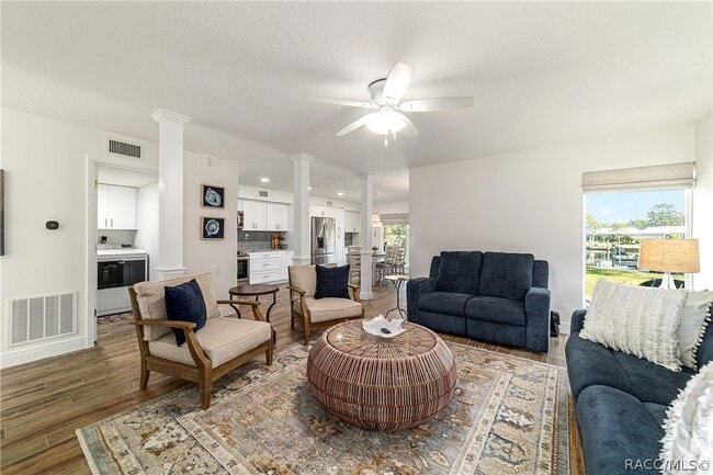 Building Photo - 11517 W Sandpiper Ct