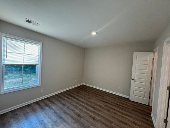 Building Photo - 201 Mountaindale Dr