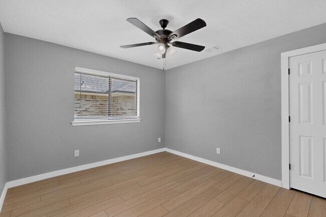 Building Photo - 3510 Amber Ave