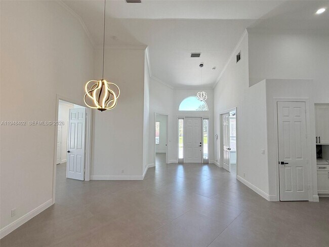 Building Photo - 1749 SW Desert Ave