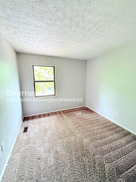 Building Photo - 1889 Laramie Dr