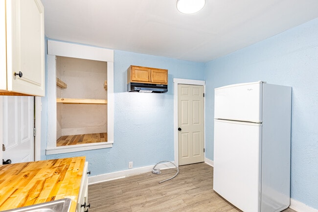 Building Photo - 83 Ridgeway Ave