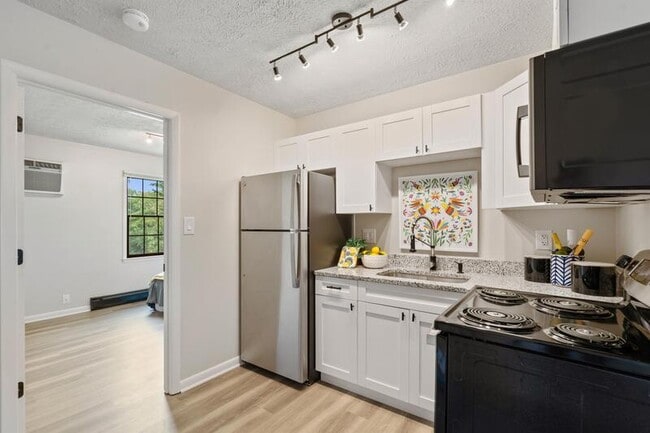 Building Photo - 2553 Bradford Ct