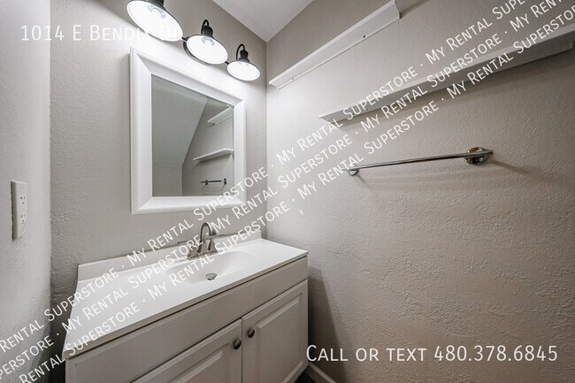 Building Photo - 1014 E Bendix Dr