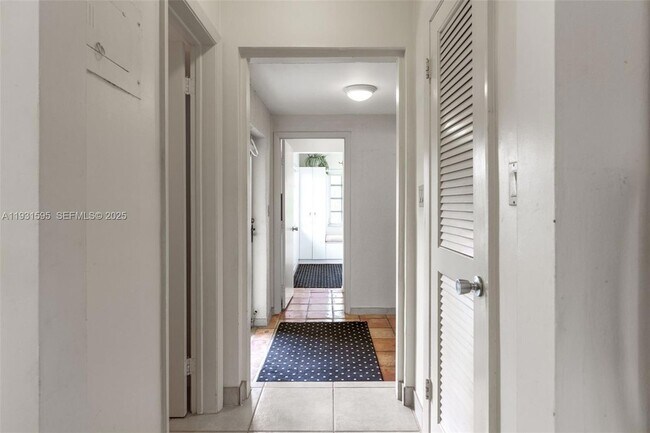 Building Photo - 2130 NE 15th St