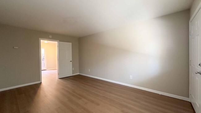 Interior Photo - 3785 Pershing Ave