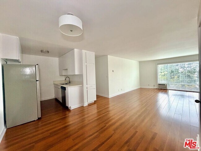 Building Photo - 5805 W 8th St