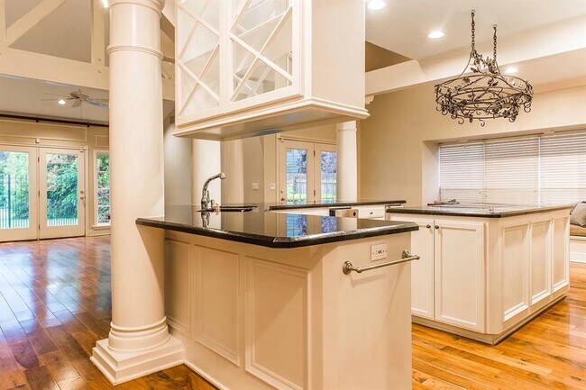 Building Photo - 1502 Duffner Dr