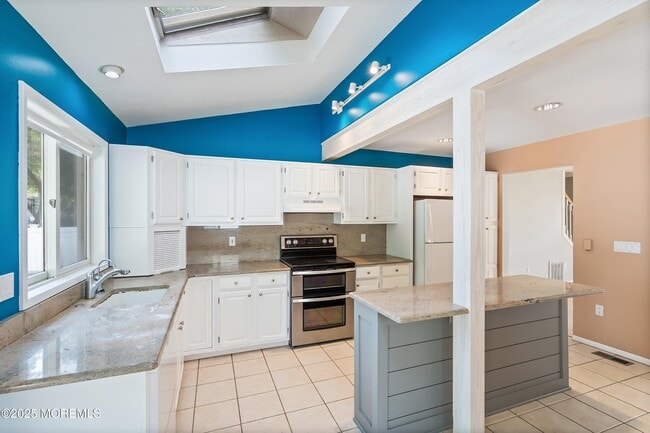 Building Photo - 1241 1st Ave